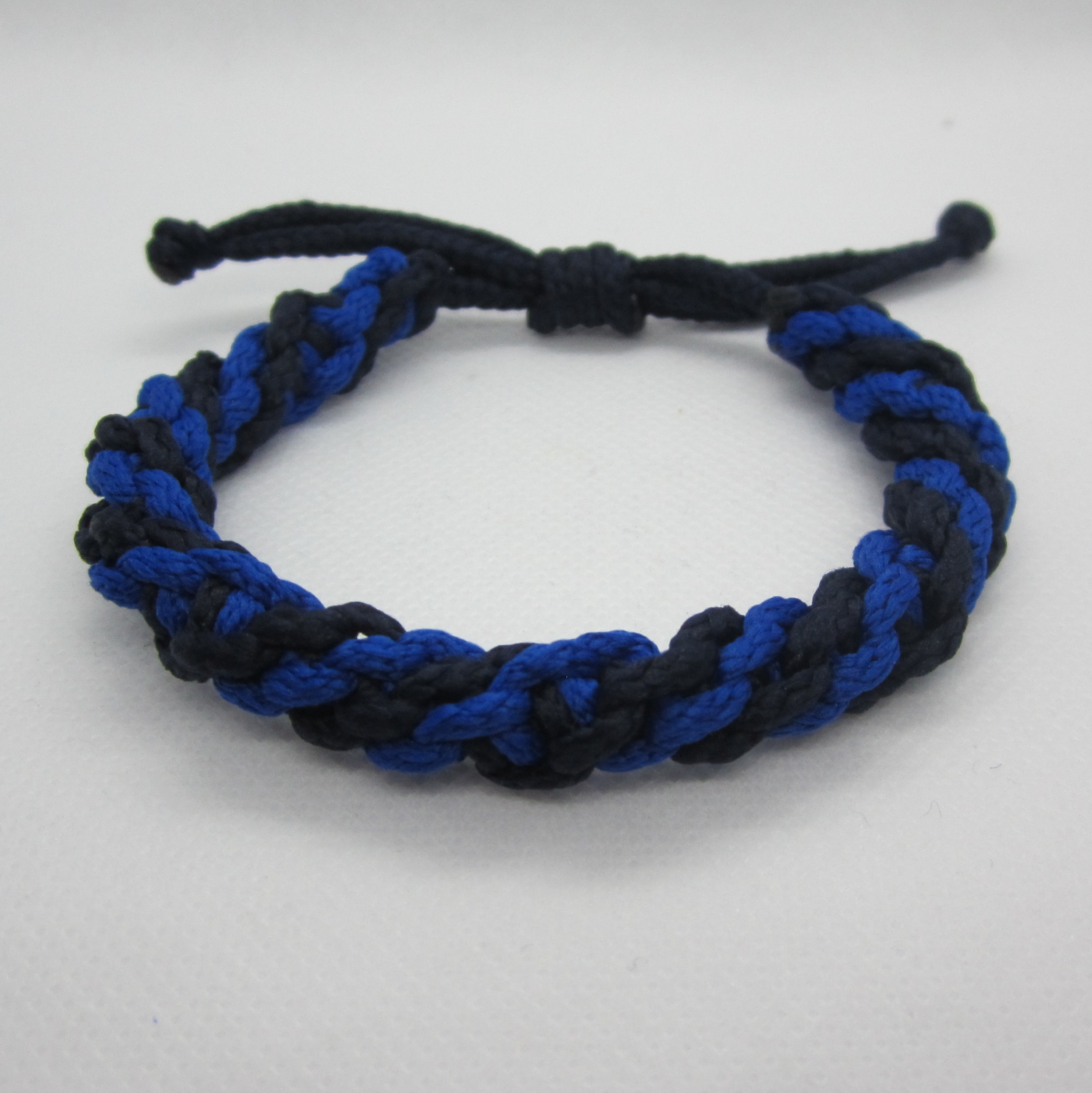 Bracelet macrame blue and dark blue